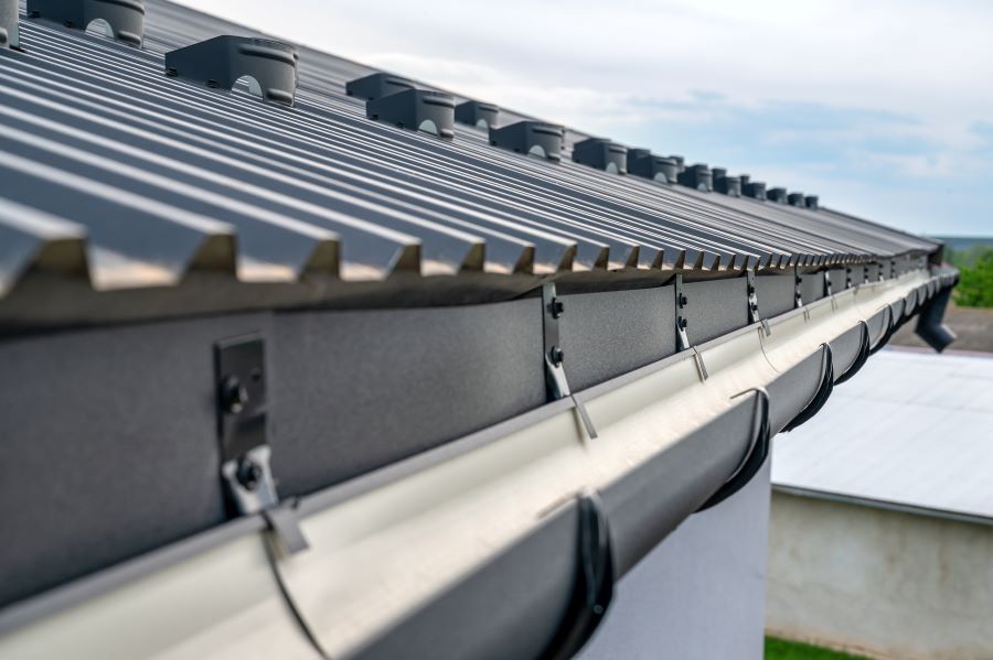 Residential gutter image.